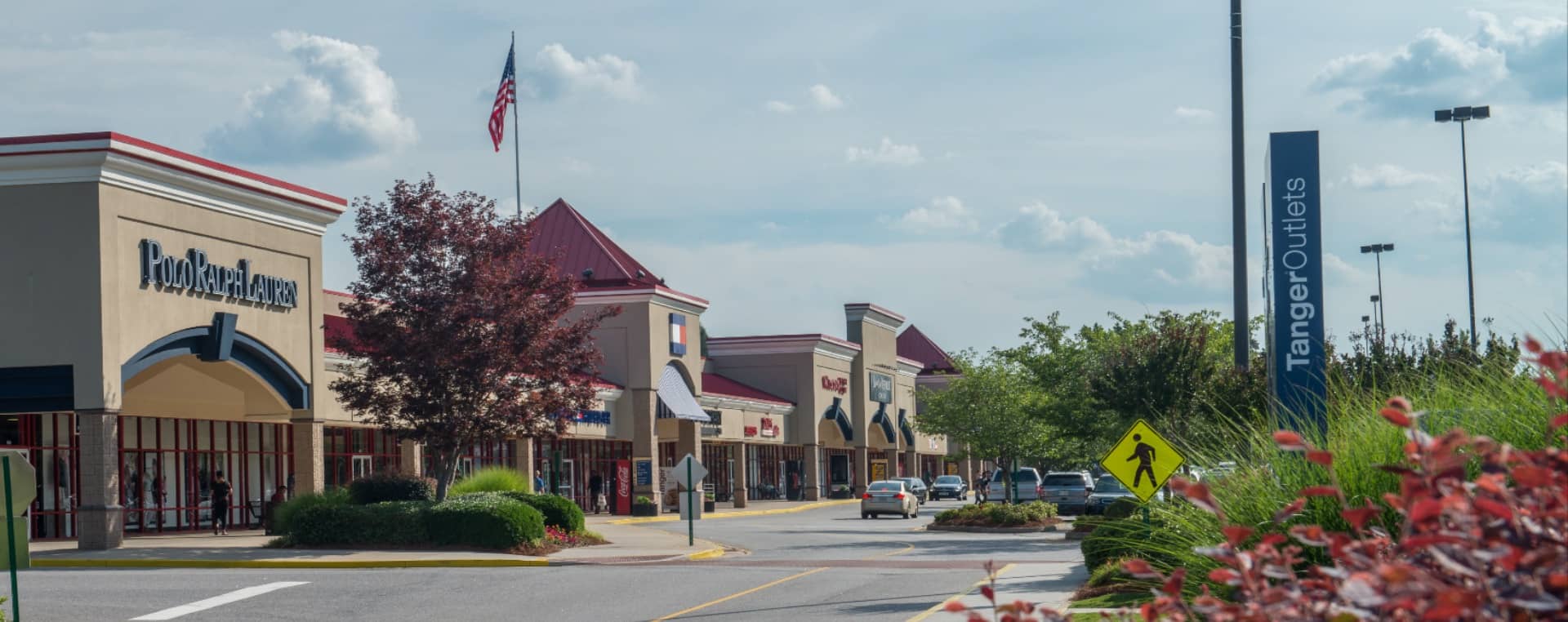 Tanger Outlets Commerce Center Images